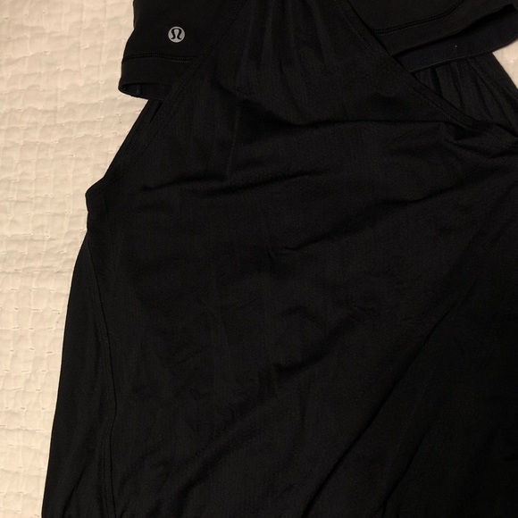 Black lululemon top with built-in bra - Picture 4 of 4